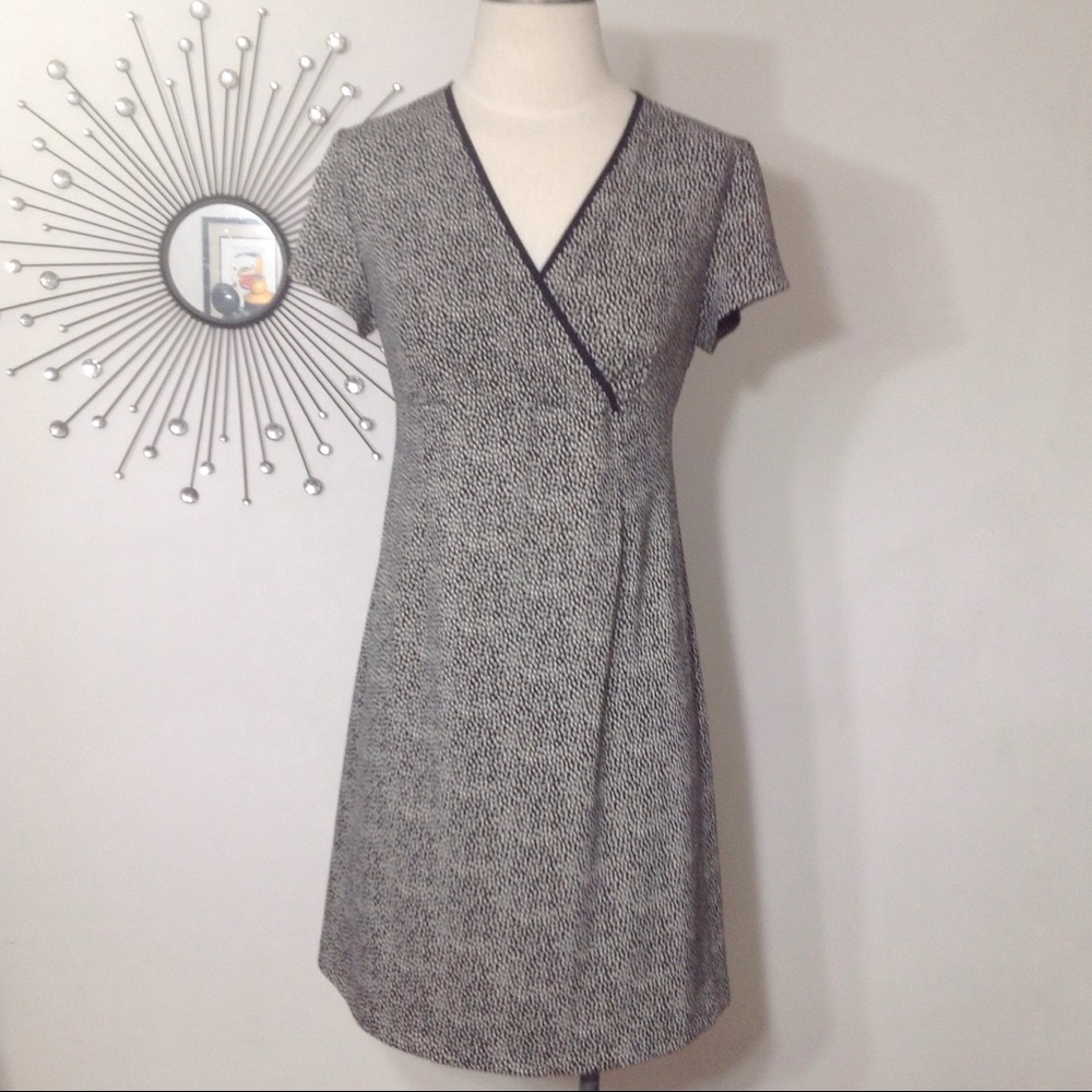 Motherhood Maternity Short Sleeve V-neck Dress - Picture 8 of 8